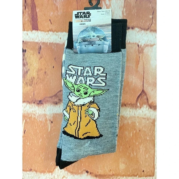 Star Wars The MANDALORIAN Yoda Crew Socks Mens Soft Warm Cozy Crew Fall 2 Pairs - Picture 1 of 7